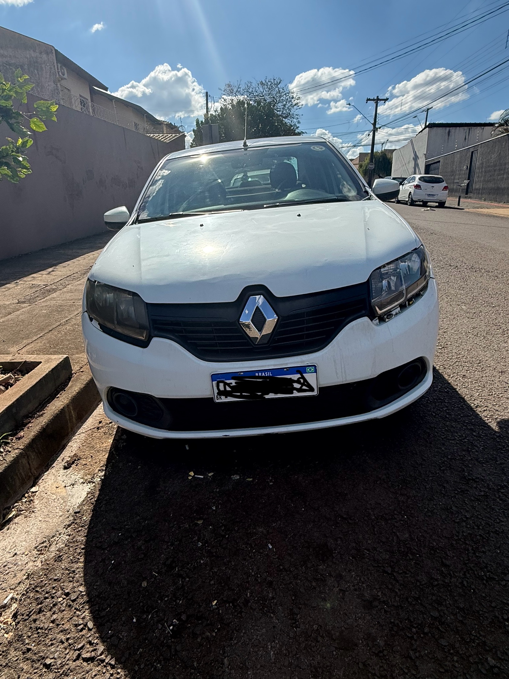 Logan 2014 branco 1.0